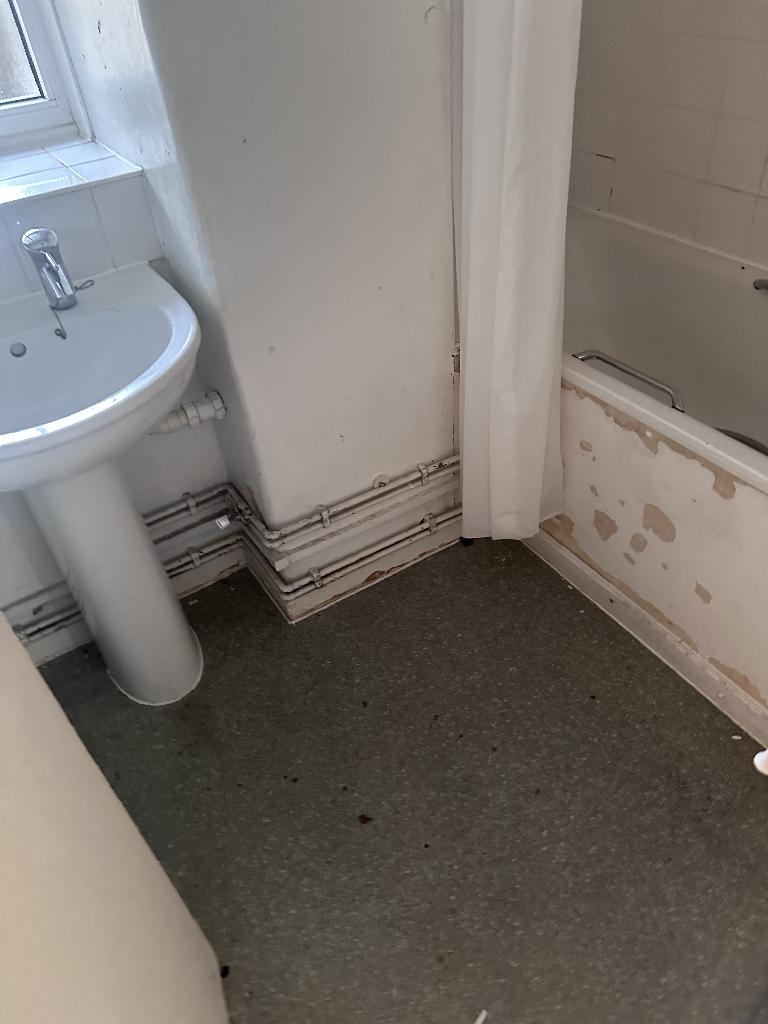Flat clearance in Rotherhithe after completion, showing a clear entry and open pathway