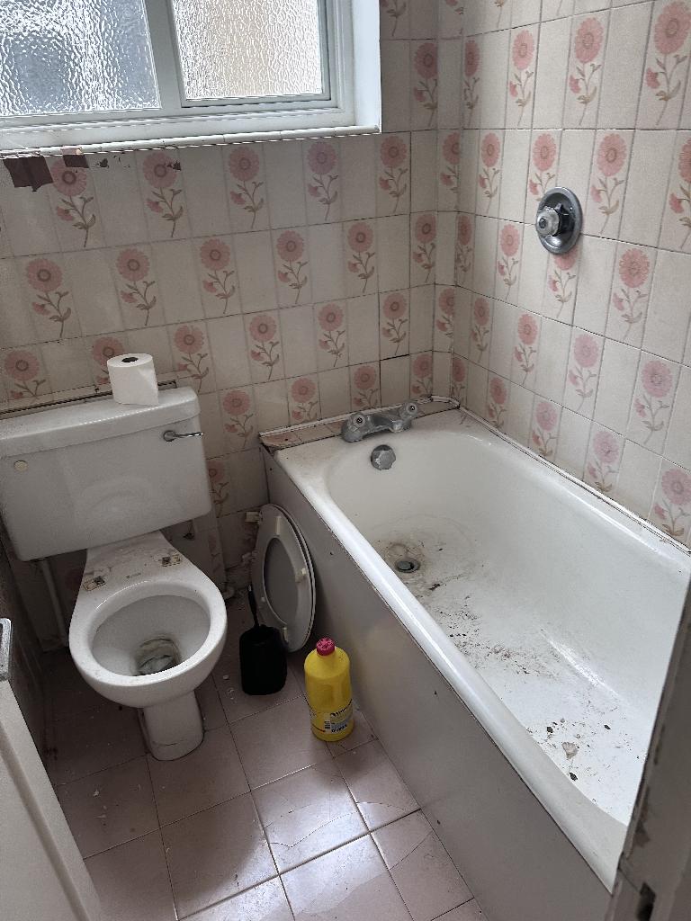 Flat clearance in Chelsea, bathroom after removing bin bags and waste
